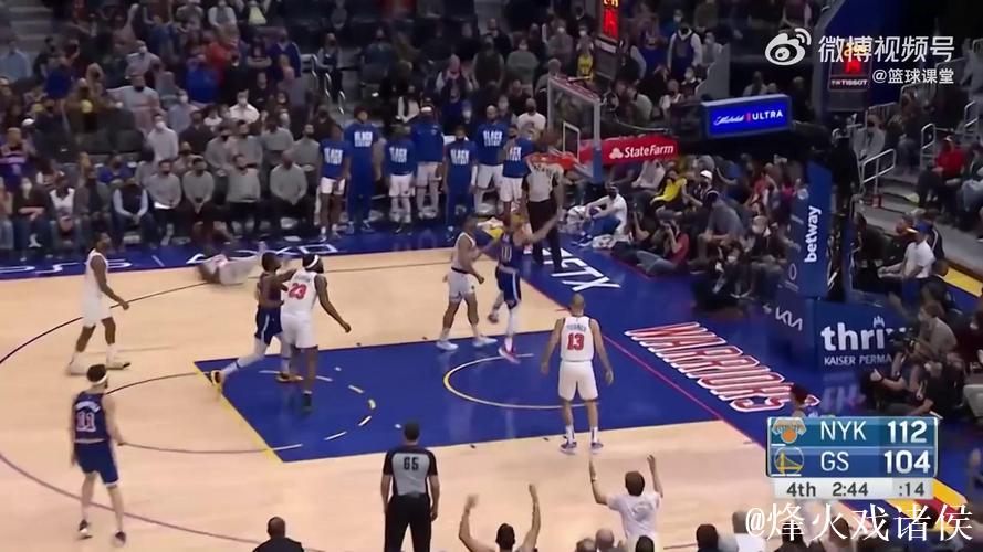 库里:斯潘塞能够持球组织,所以我首节也特意多次打无球 库里:斯潘塞能够持球组织,所以我首节也特意多次打无球